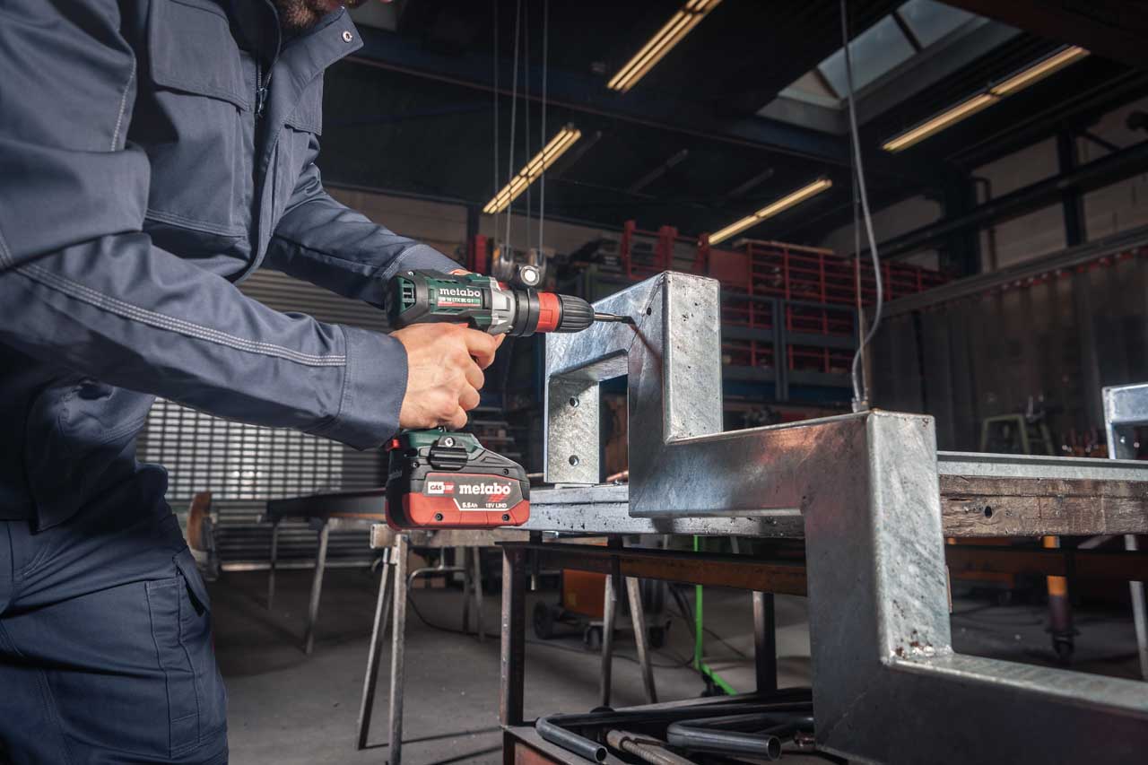 BUŠILICA-ODVIJAČ GB 18 LTX BL Q I ZA NAVOJE  (bez baterija)