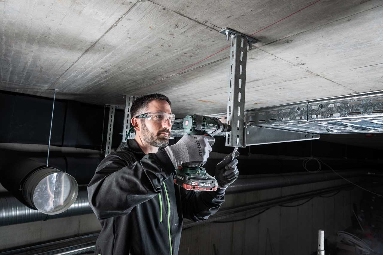 "ODVIJAČ UDARNI AKU SSW 18 LTX 300 BL  ""NOVO"" bez baterija Metaloc"