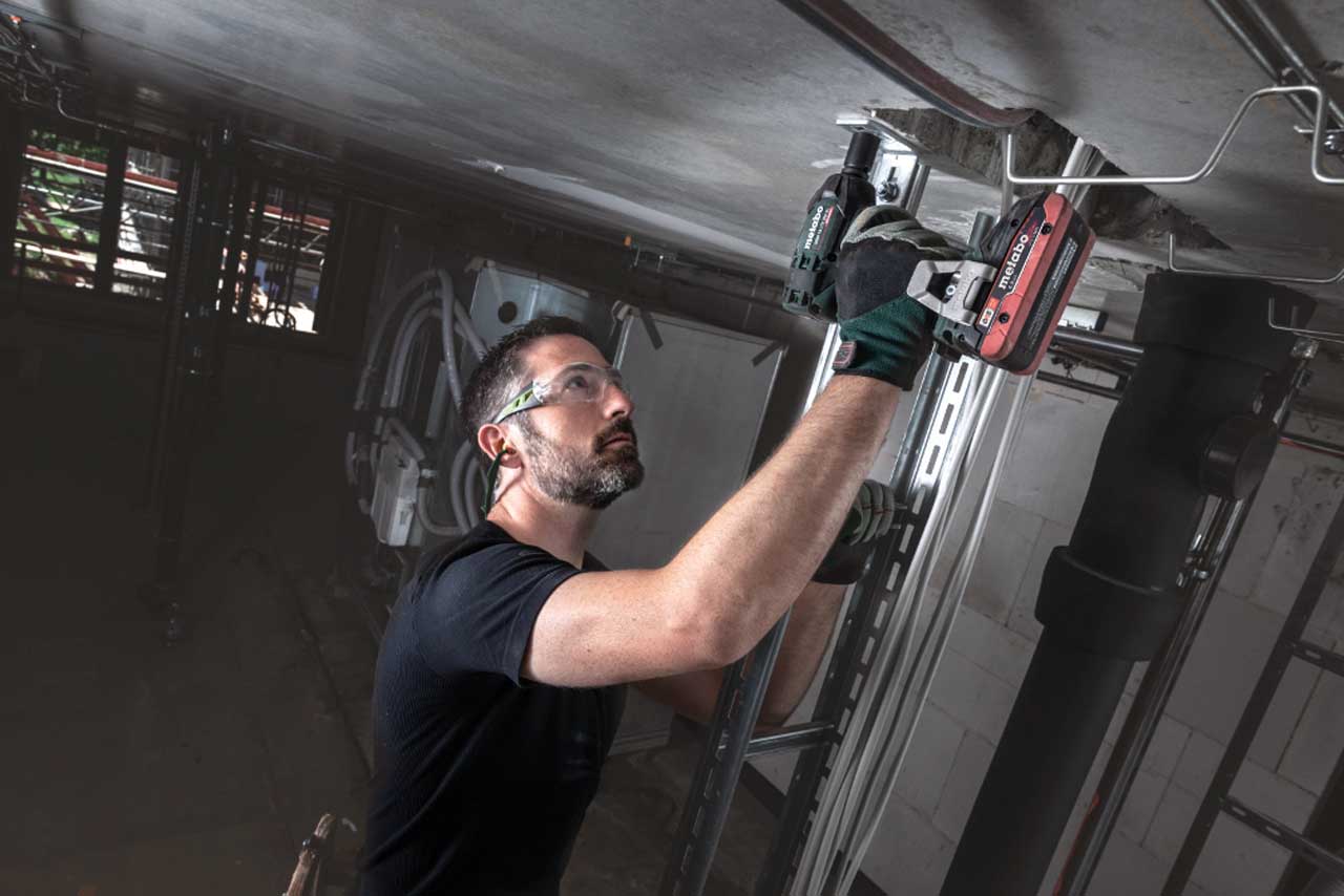 "ODVIJAČ UDARNI AKU SSW 18 LTX 300 BL  ""NOVO"" bez baterija Metaloc"