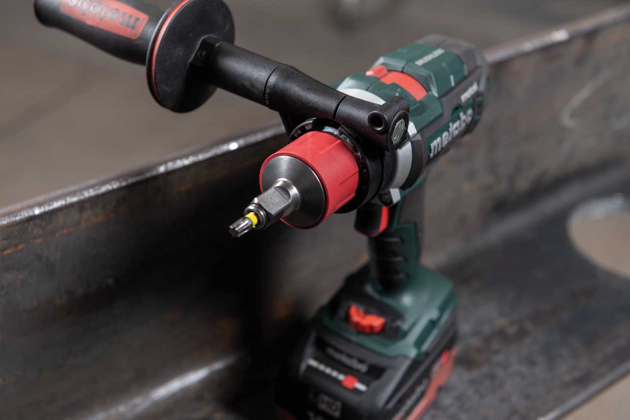 "BUŠILICA-ODVIJAČ AKU BS 18 LTX-3 BL QI METAL 18V 2X5,5AH LIHD; PUNJAČ ASC 145"