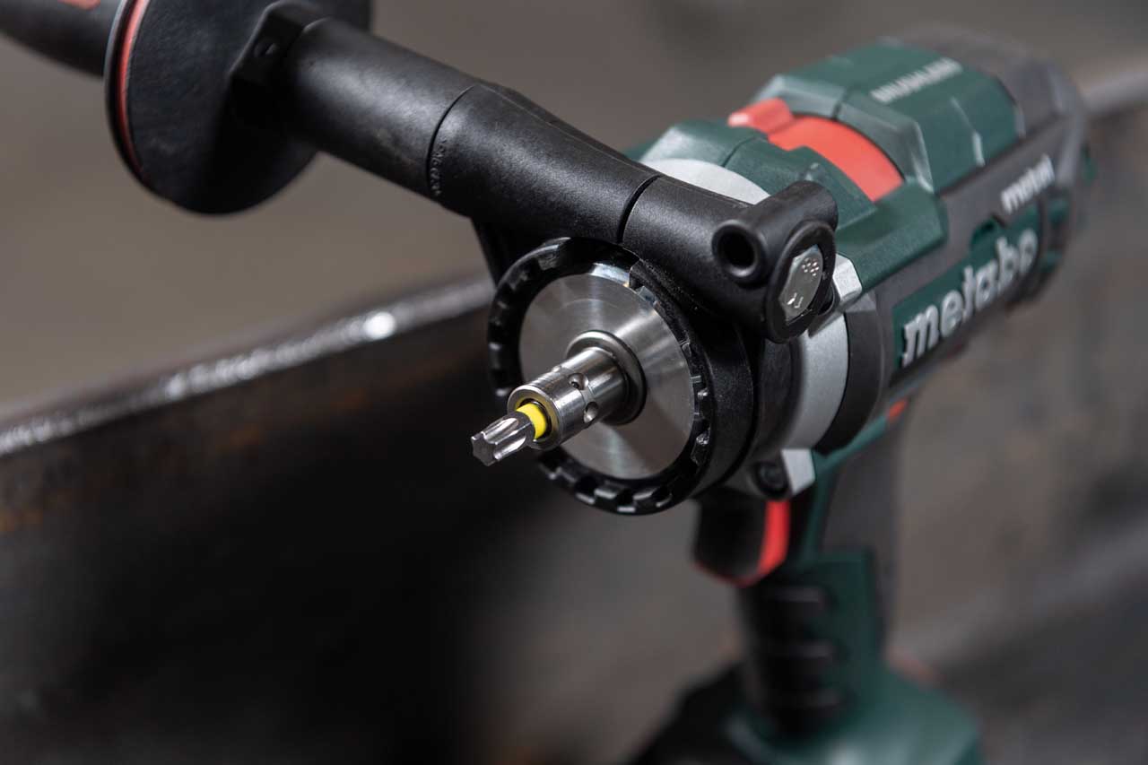 "BUŠILICA-ODVIJAČ AKU BS 18 LTX-3 BL QI METAL 18V 2X5,5AH LIHD; PUNJAČ ASC 145"