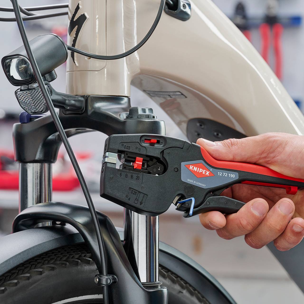 Kliješta za skidanje izolacije i alati za skidanje plašta