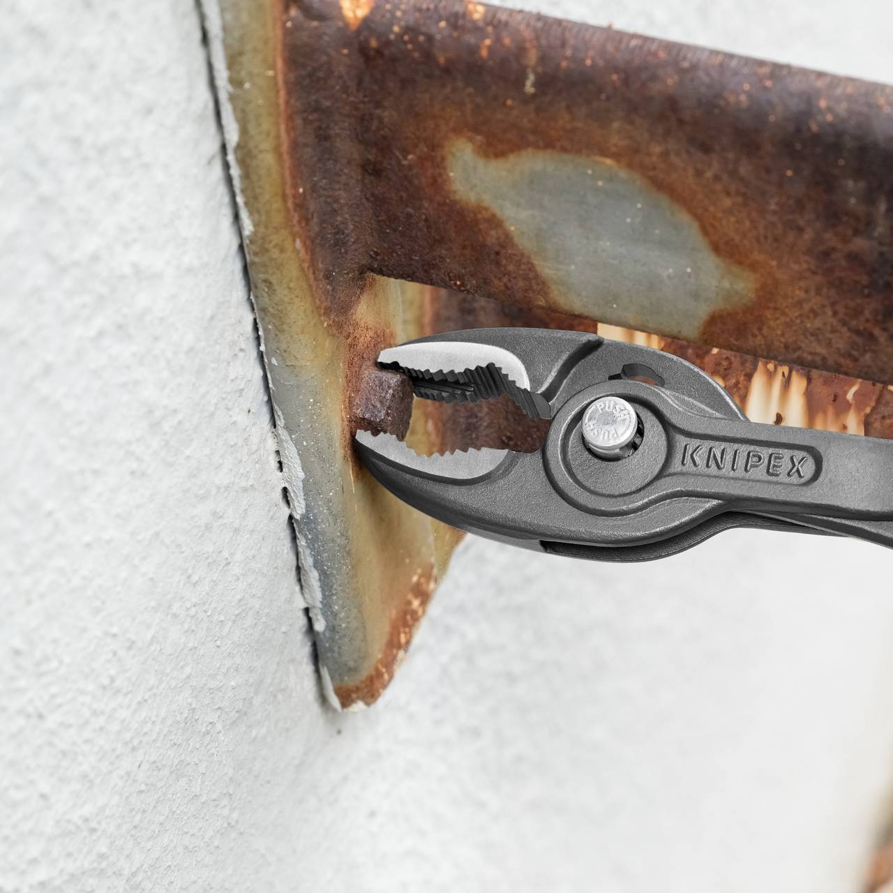 Ključevi za cijevi i kliješta za vodoinstalatere