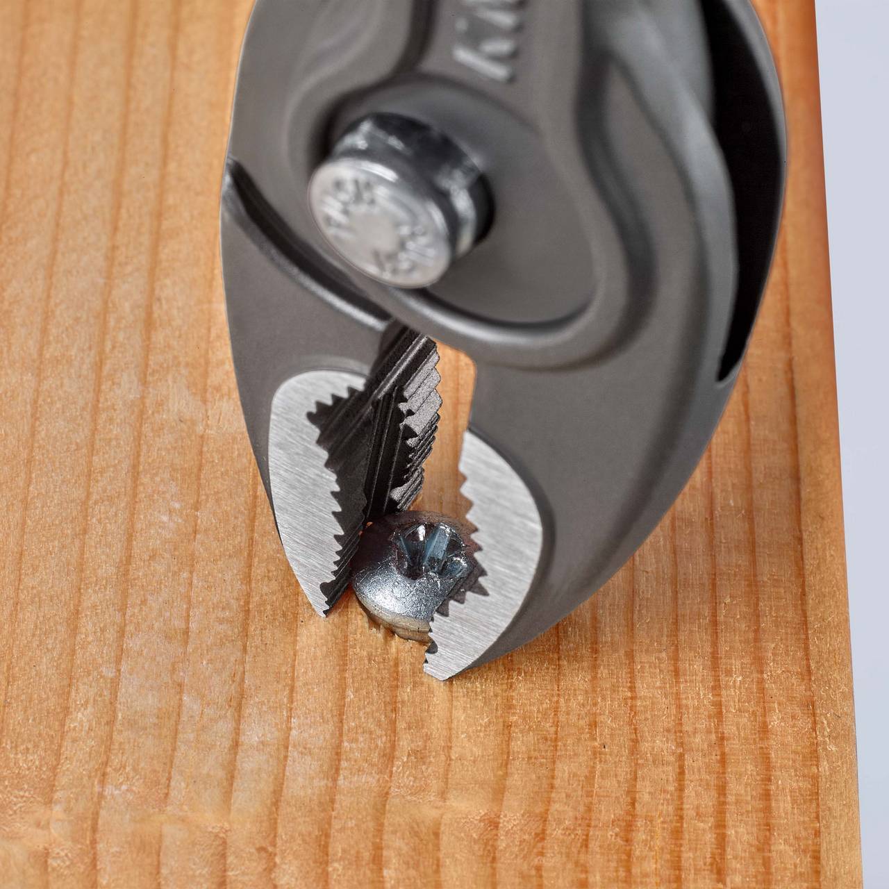 Ključevi za cijevi i kliješta za vodoinstalatere