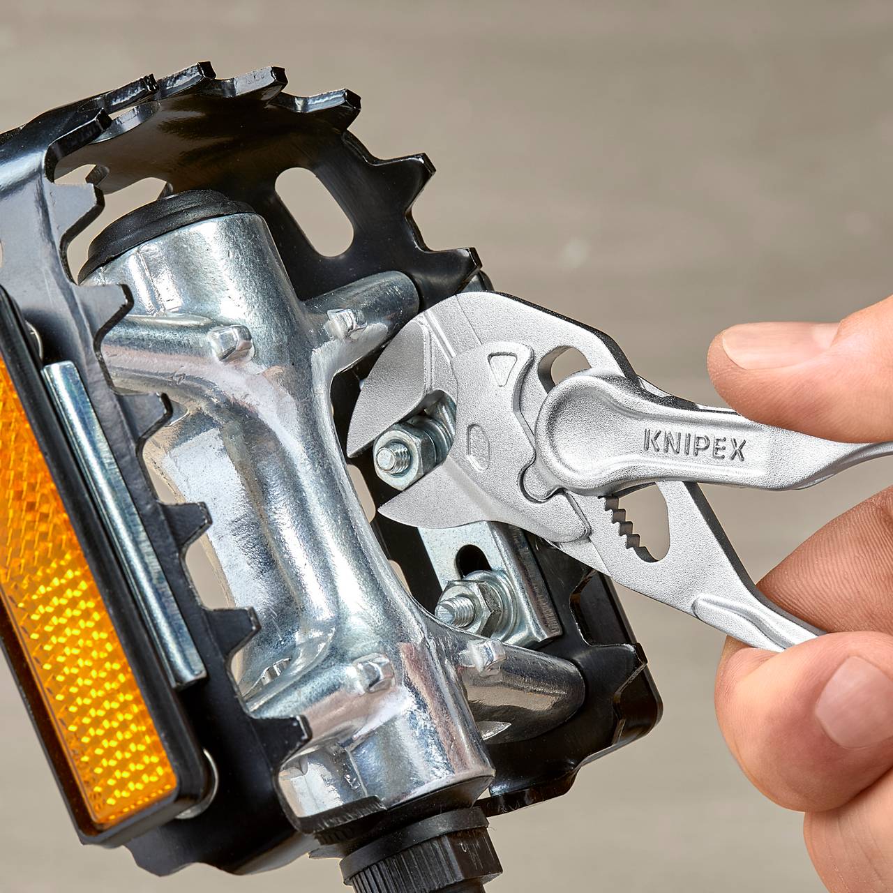 Ključevi za cijevi i kliješta za vodoinstalatere