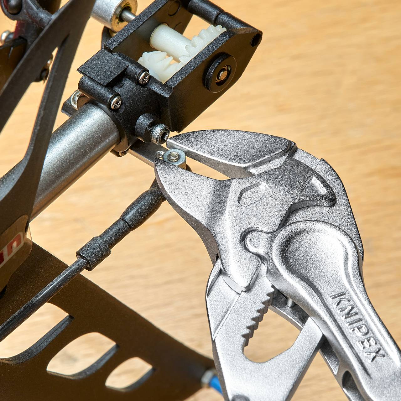 Ključevi za cijevi i kliješta za vodoinstalatere