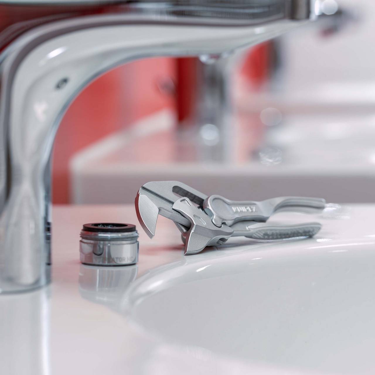 Ključevi za cijevi i kliješta za vodoinstalatere