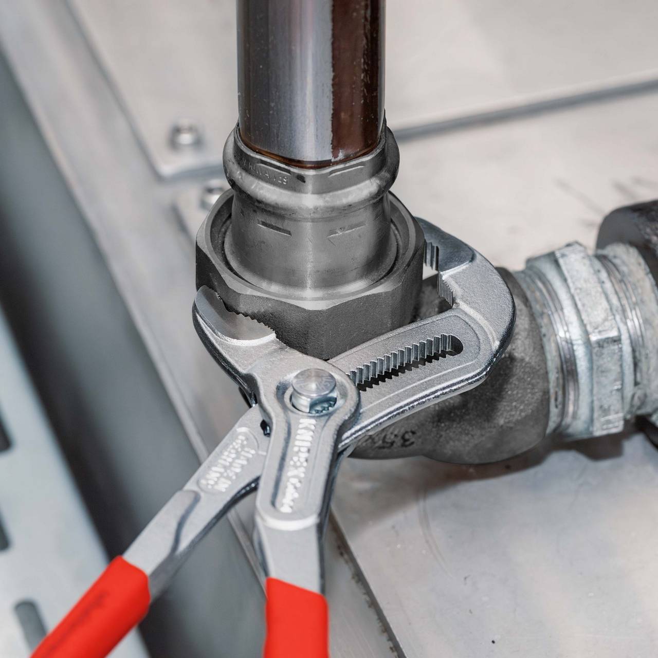 Ključevi za cijevi i kliješta za vodoinstalatere