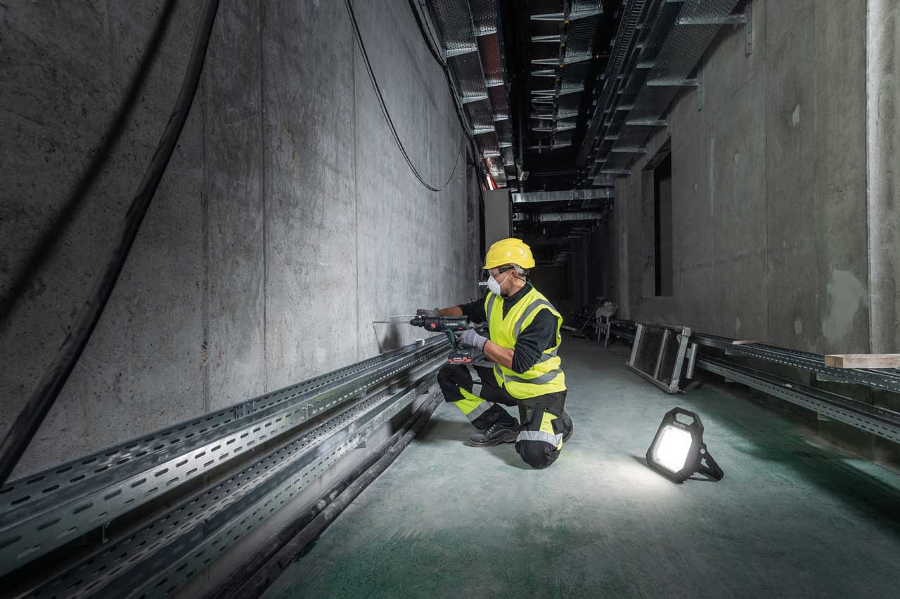REFLEKTOR AKUMULATORSKI LED BSA 18 LED 10000